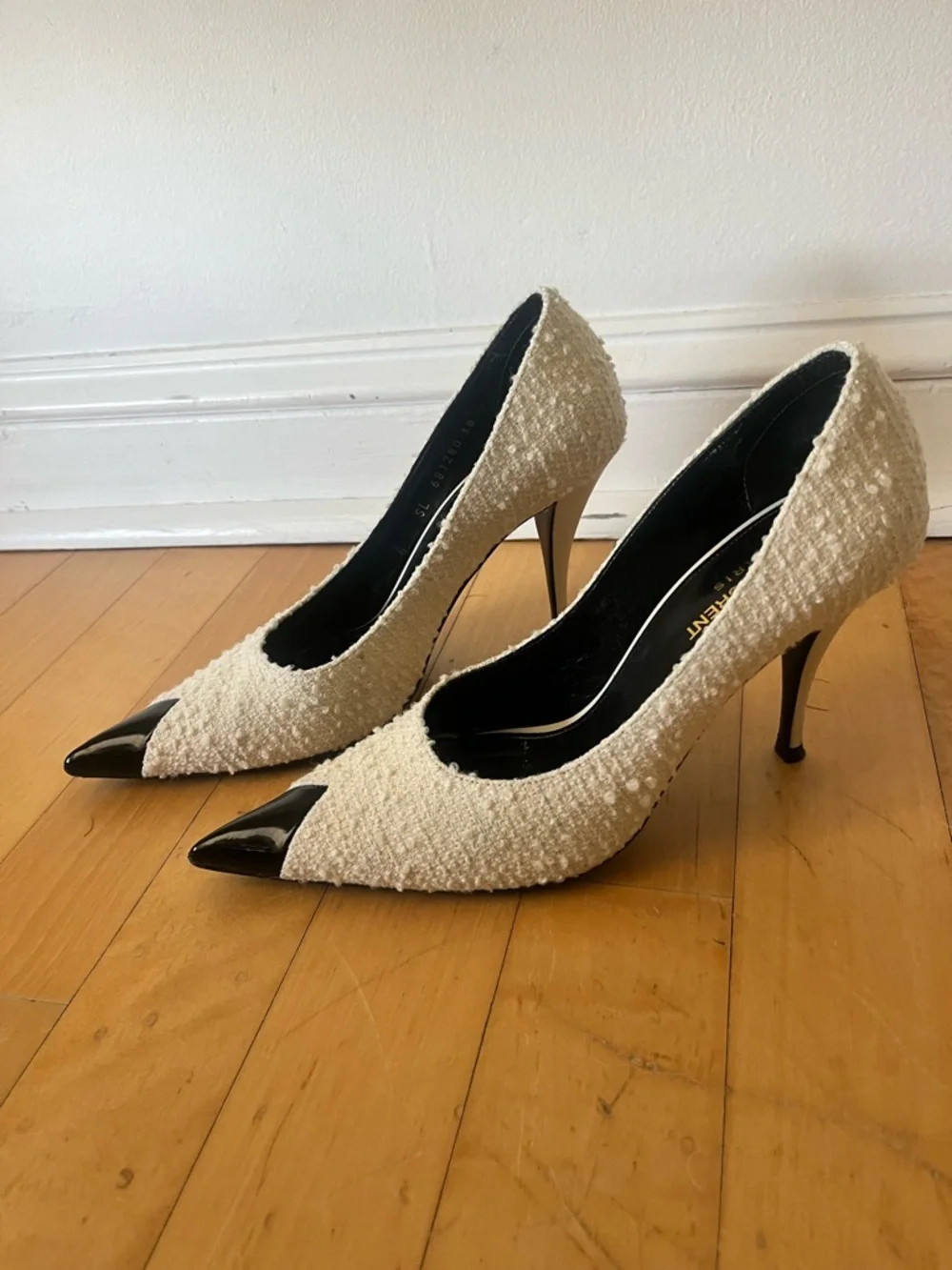 Saint Laurent Cream Tweed Pumps with Black Patent Toe - Picture 2 of 13